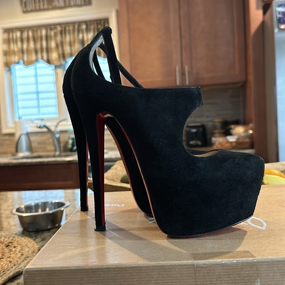 Red bottoms - Picture 6 of 7